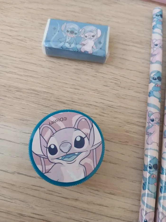 Trousse + fournitures scolaires Stitch et Angel Disney - photo numéro 2