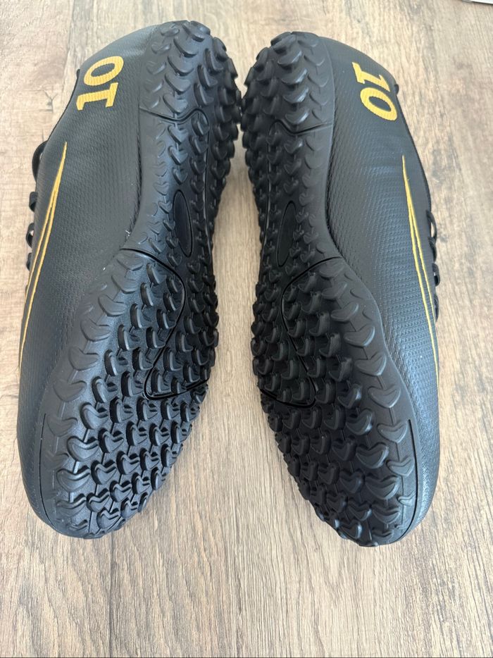 Chaussures de foot 44 - photo numéro 4