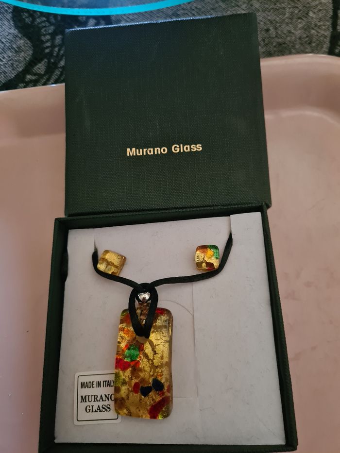 Parure. Collier 3 x 4 cm  et boucles d oreilles. Murano
