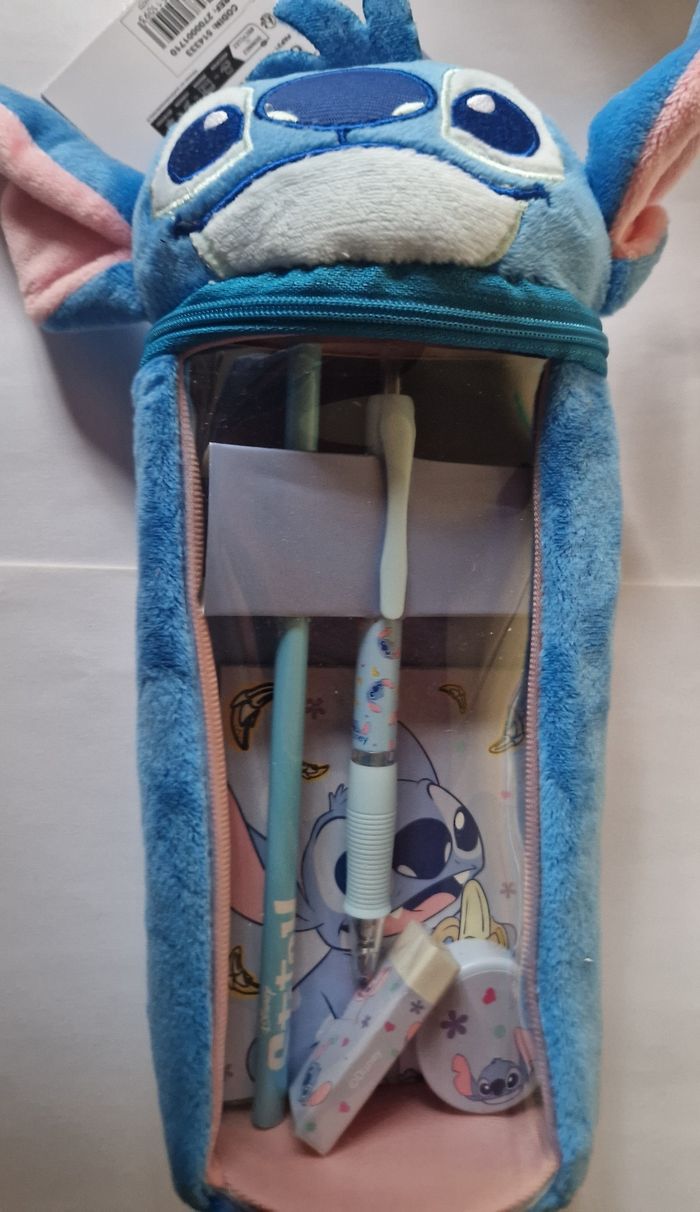 Trousse avec papeterie Stitch