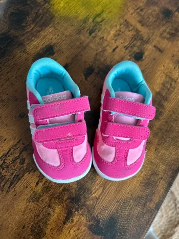 Baskets adidas bébé