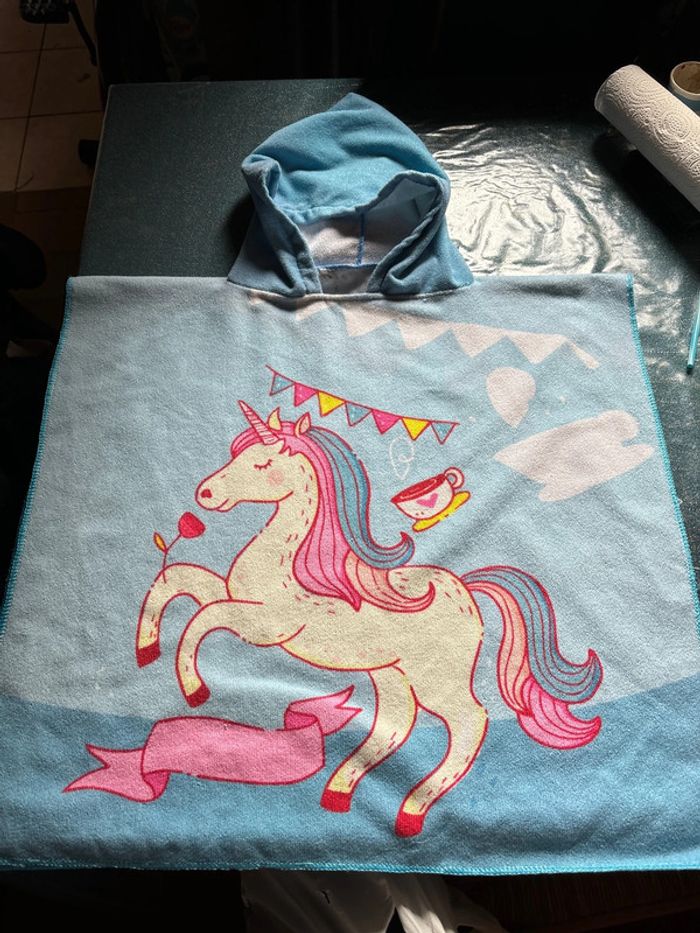 Cape de bain licorne t 4 ans