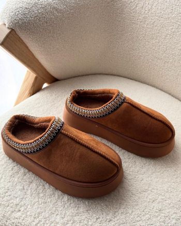 Chaussure / chausson camel femme neuf - photo numéro 2