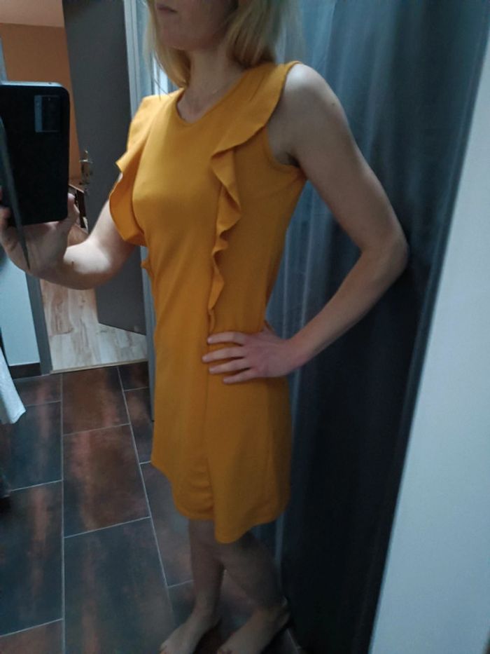 Jolie robe moutarde 36/38 - photo numéro 6