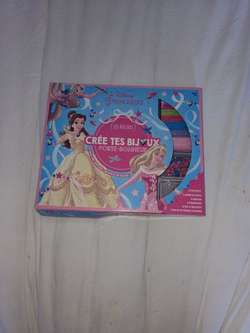 Les ateliers Crée tes bijoux porte- bonheur Disney Princesses