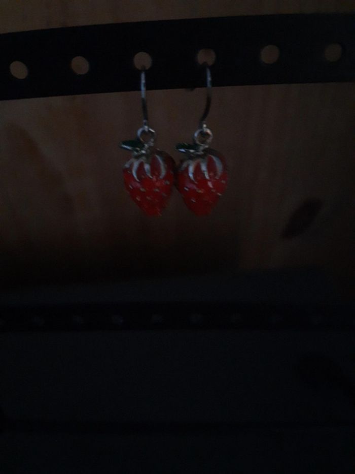 Boucles d oreilles fraises - photo numéro 2