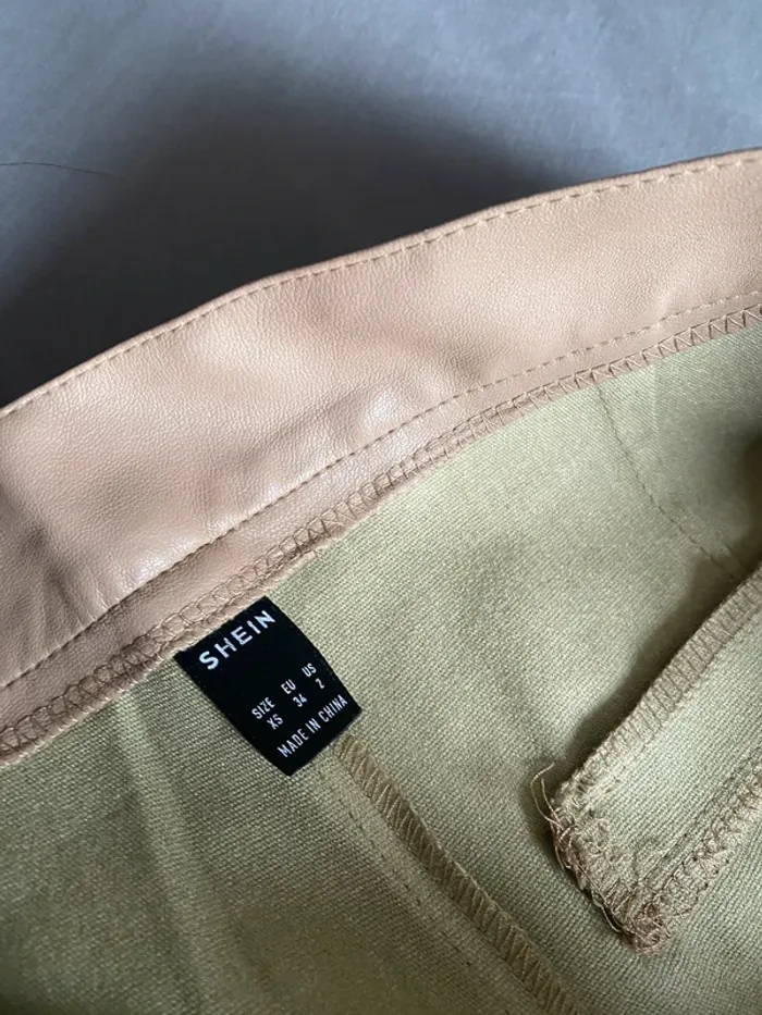 Pantalon droit femme similicuir Shein beige - photo numéro 4