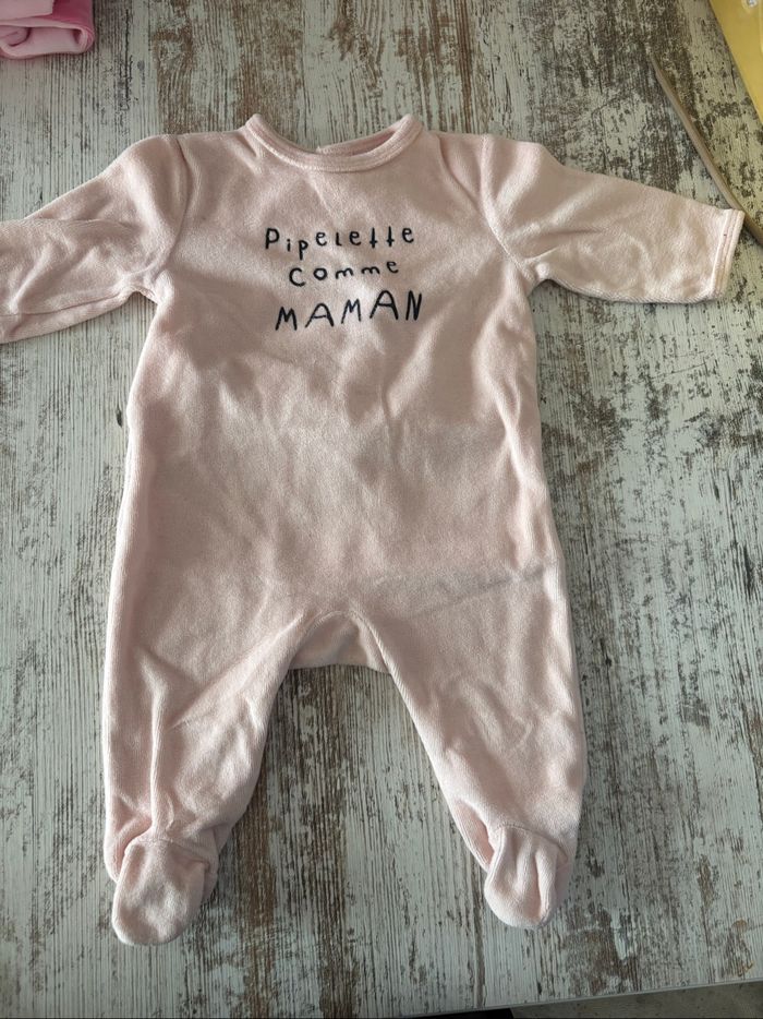 Lot pyjamas  1 mois  fille - photo numéro 4