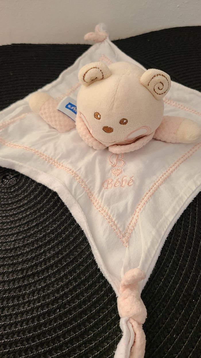 Doudou plat ours tissu blanc rose B coeur Nounours