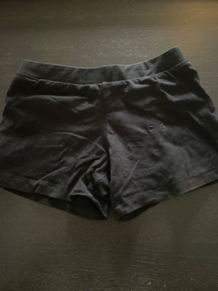Short noir