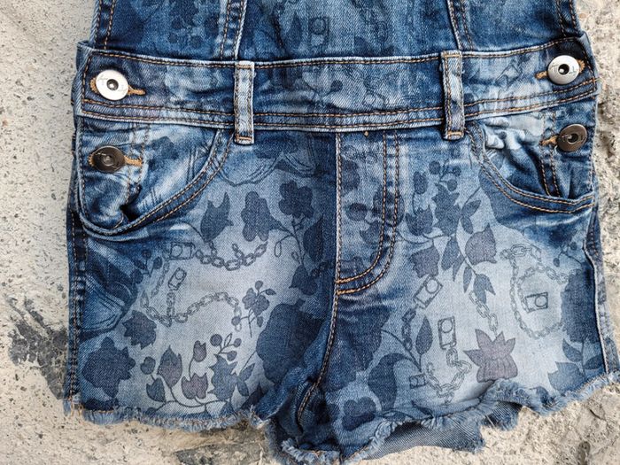 Superbe salopette short en jeans Kookaï, 10 ans - photo numéro 3