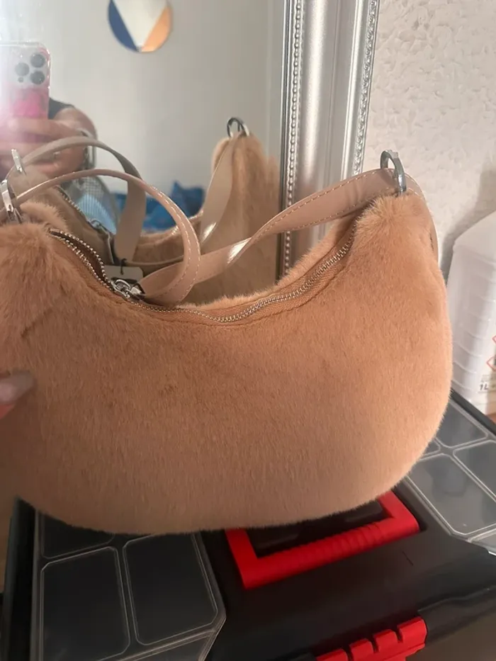 Sac à main épaule beige en fausse fourrure – tendance - photo numéro 5