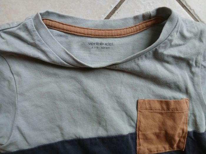 T-shirt 4ans 
104 cm - photo numéro 2