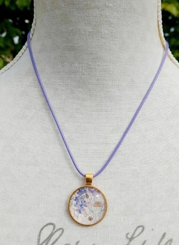 Collier cabochon vintage fleurs mauve - photo numéro 2