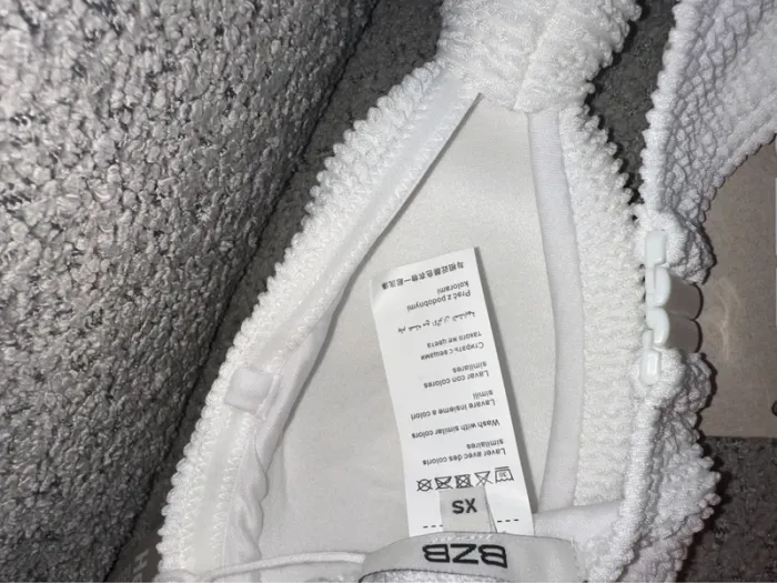 Lot de 2 hauts de maillots de bain bandeau éponge bretelles amovibles corail et blanc Bizzbee neuf - photo numéro 2