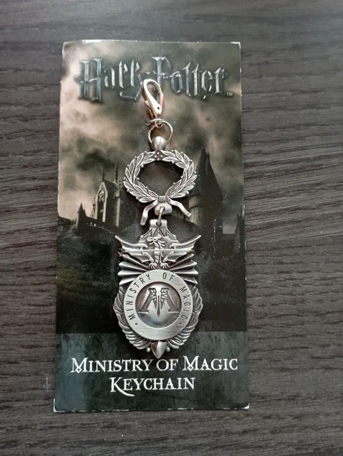 Porte clé Harry Potter le ministère de la magie