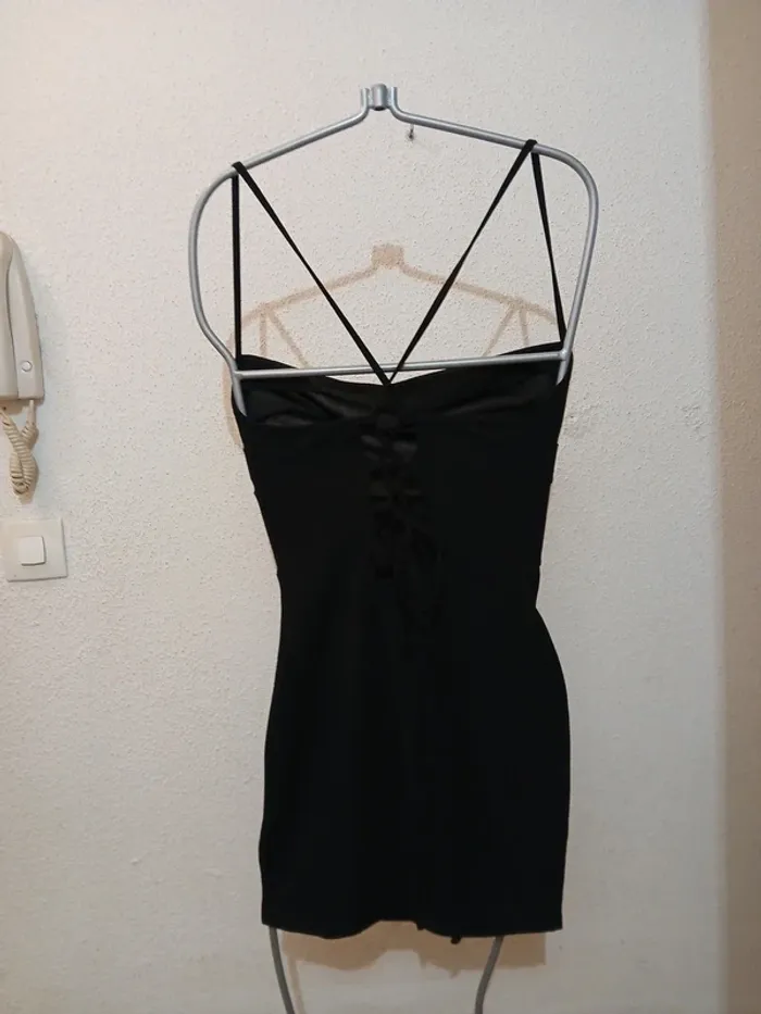 Robe a bretelles avec dos croisée " shein" taille xs - photo numéro 3