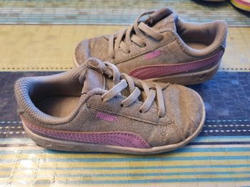 Tennis Puma taille 25