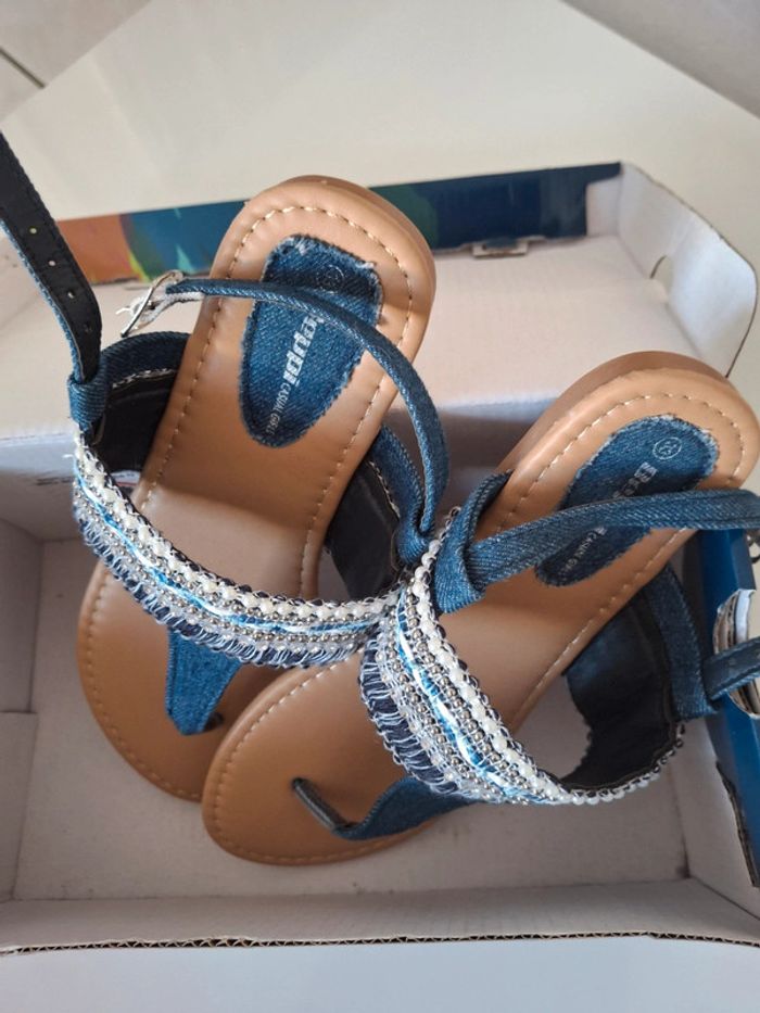 Magnifique paire de sandale beppi taille 33 fille - photo numéro 4