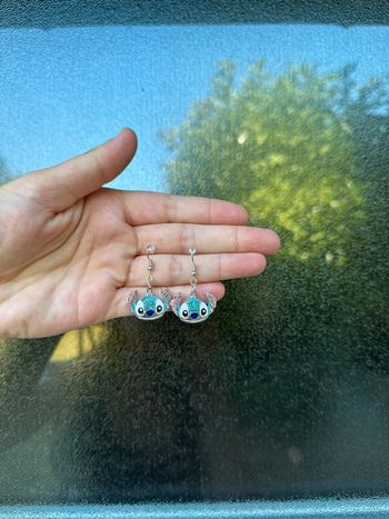 Boucle d’oreille Stitch neuf