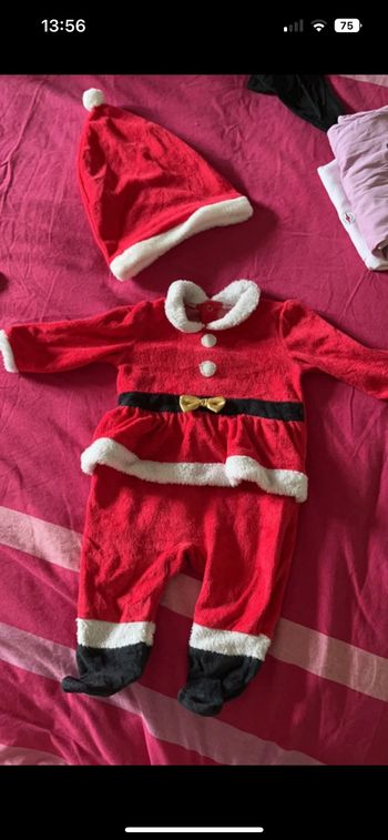 Pyjamas de noël et son bonnet rouge et blanc