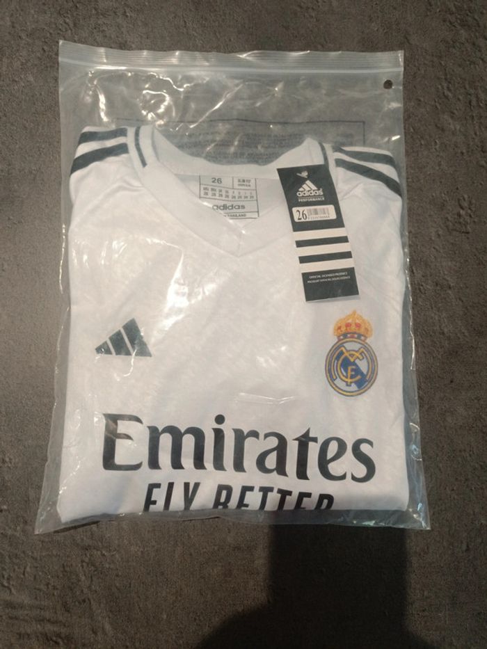 Tenue foot Real Madrid blanc. T.26 - photo numéro 5