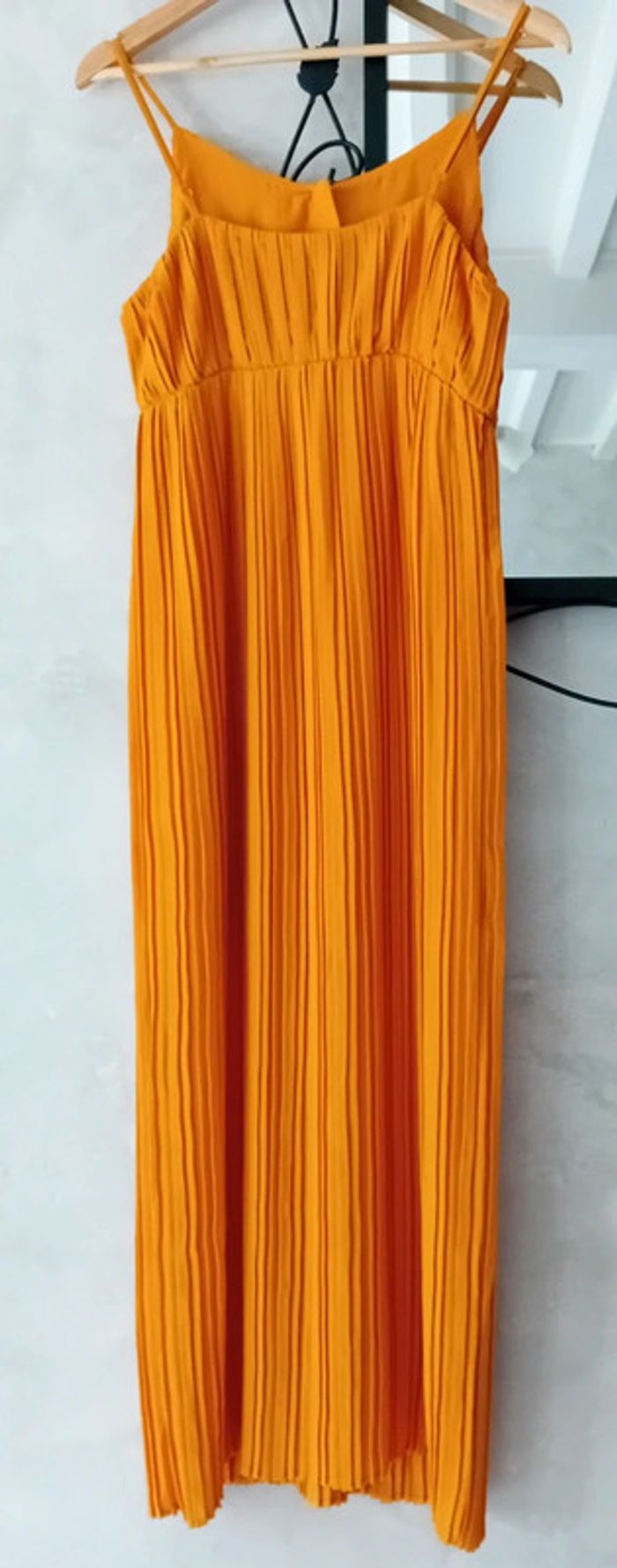Superbe robe longue couleur jaune orange - photo numéro 2