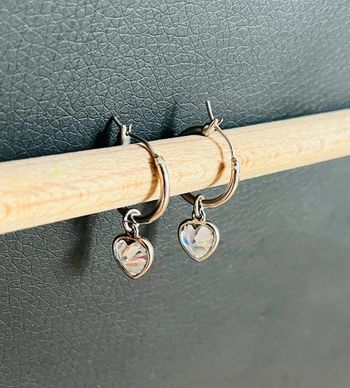 💍petites creoles argentés pendantes avec coeur en zircon