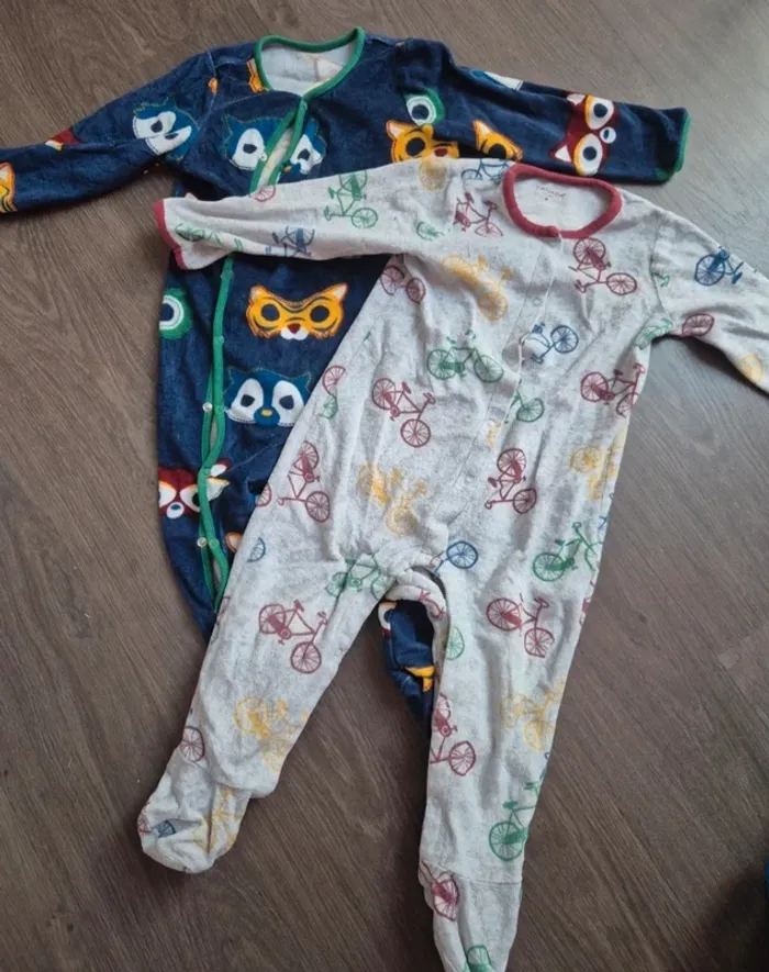 Lot de 2 magnifiques pyjamas velours 24 mois