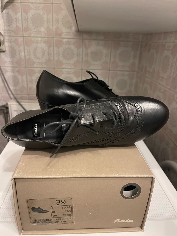 Chaussures Bata pointure 39 - photo numéro 4