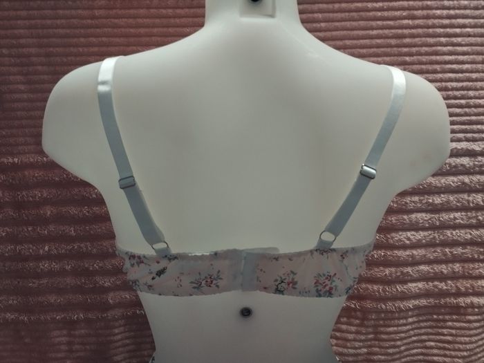 Ensemble sous vêtements blanc fleurie - photo numéro 6