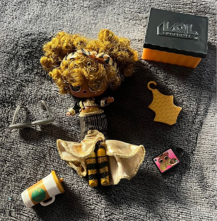 Petite poupée Lol surprise + accessoires comme sur la photos ( 27 ) - photo numéro 2
