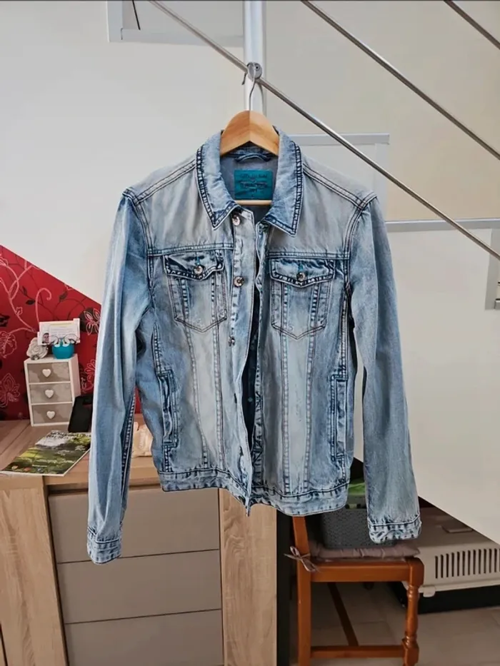 Veste en jean effet usé