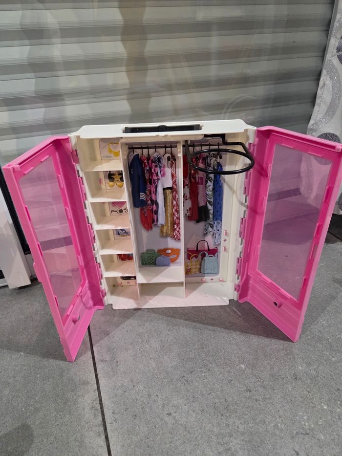 Dressing barbie
