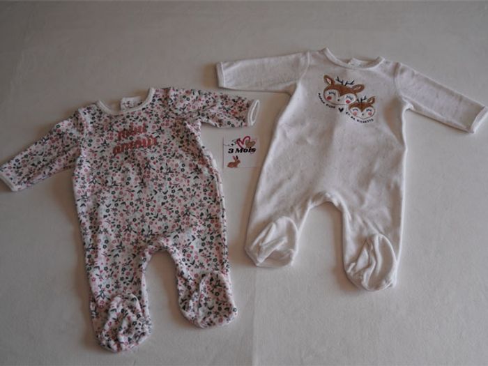 Lot n°2 de 2 Pyjamas velours blancs fantaisies Gémo en 3 mois
