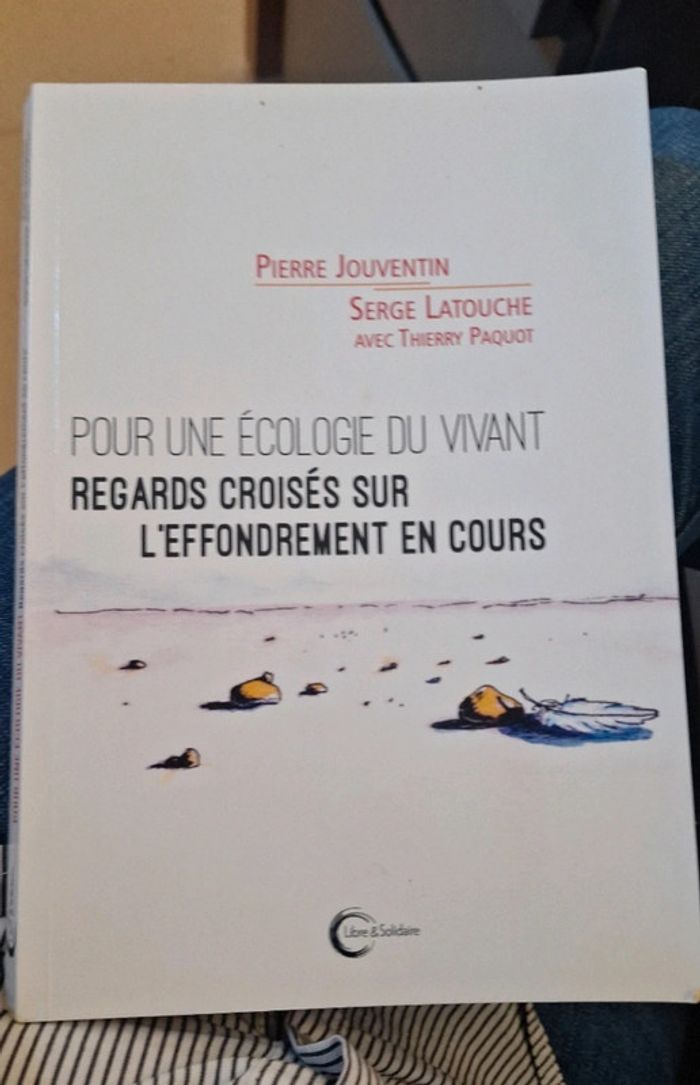 Pour Une Écologie Du Vivant -
Regards Croisés Sur L'effondrement
En Cours
gie)