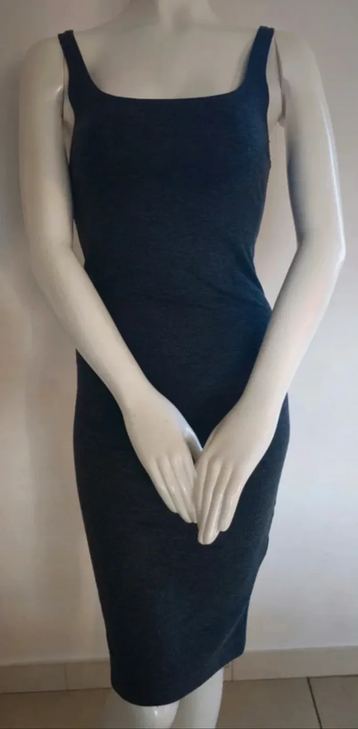 Robe grise Zara taille M 👗 - photo numéro 2