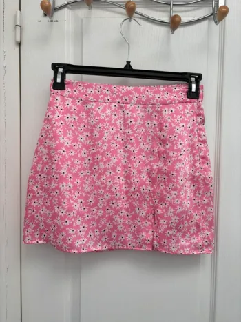 Jupe Bershka rose à fleurs blanches – taille M