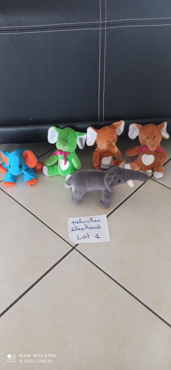 Lot de peluches éléphant