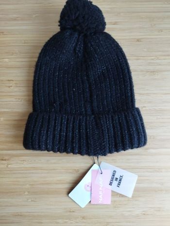 Bonnet neuf Naf Naf