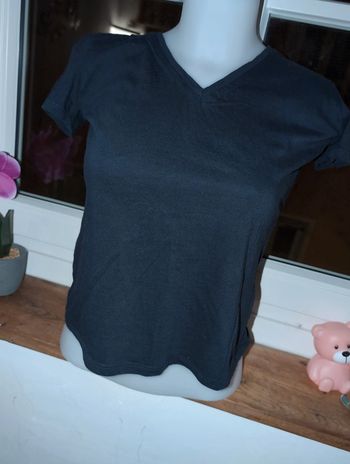 Joli t-shirt marine 100% coton col en V