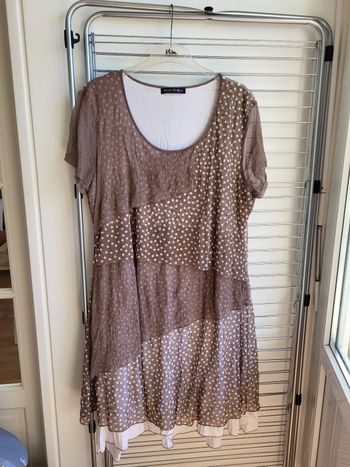 Robe a froufrous
