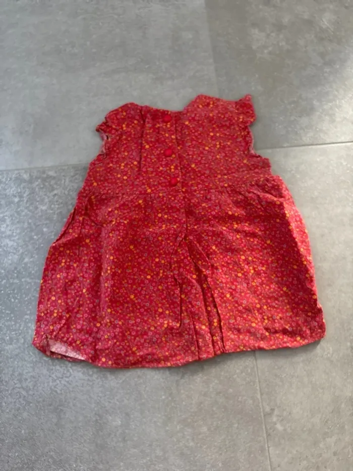 Robe rouge à fleurs 12 mois - photo numéro 2