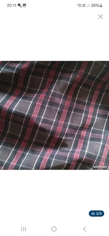 Coupon de tissu voile écossais à carreaux marron et rouge