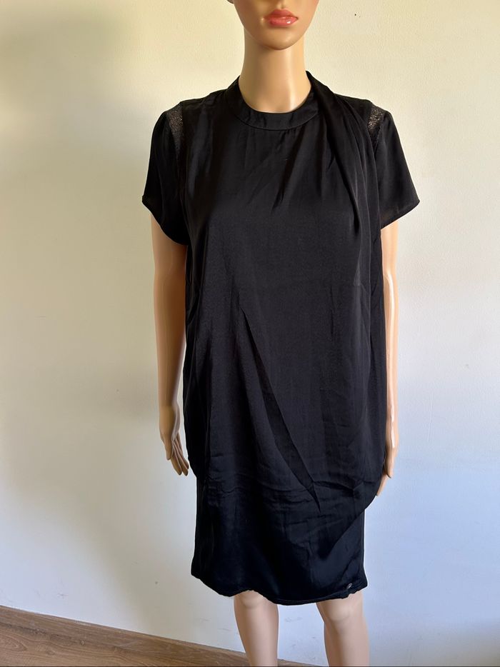 Robe noire satinée neuve à manches courtes LPB Woman taille M