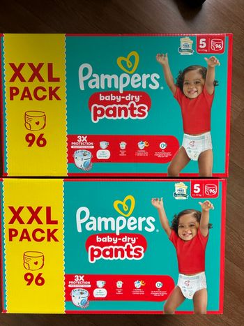 2 cartons de couches t 5 Pampers