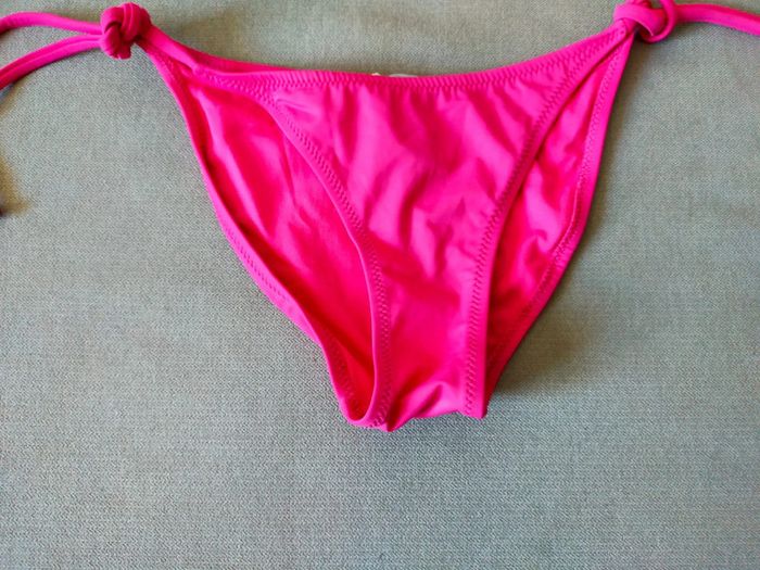 Bikini 2 pièces rose fuchsia à sequins – Haut 85 / Bas 38 – Neuf avec étiquette – Golden Lady - photo numéro 4