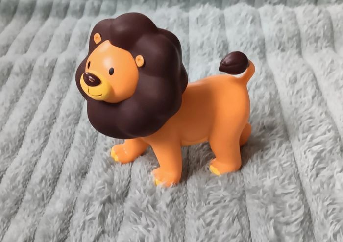 Figurine lion hachette
