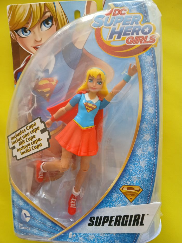 boite super hero girls DC - photo numéro 3