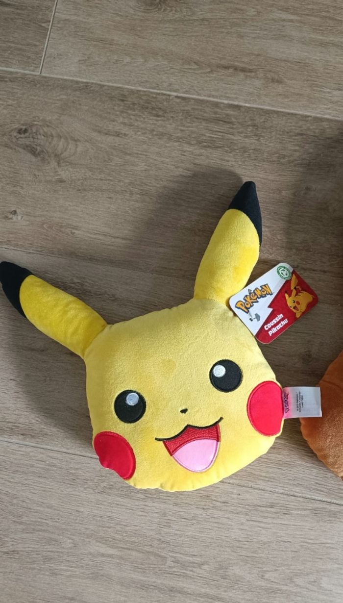Pokémon  lot de 2 coussins Neufs Evoli et Pikachu - photo numéro 3